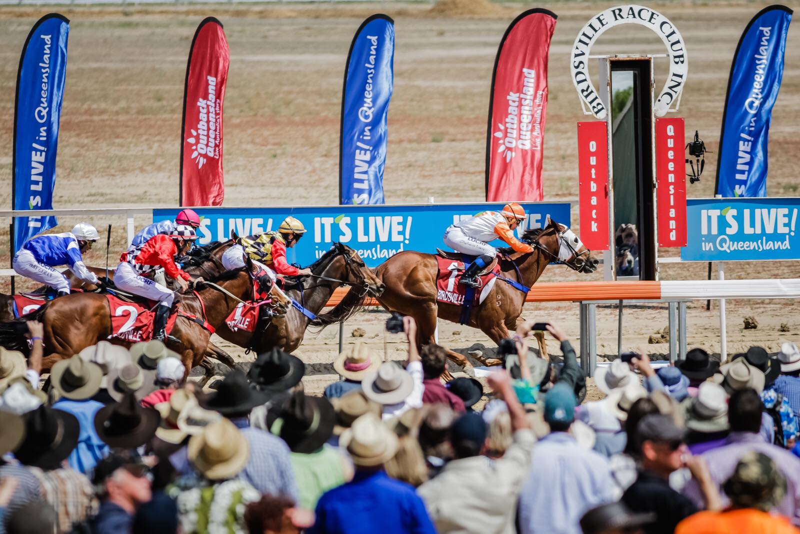 Birdsville-Races-crowd-horses-1.jpg